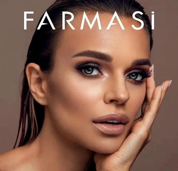 Chica que muestra su cara a una empresa de multinivel llamada Farmasi, el cual es una empresa de multinivel, pero mucha gente piensa que Farmasi es una estafa